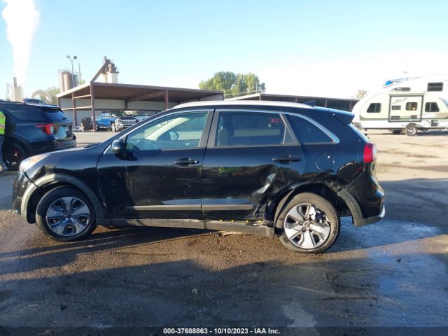 KNDCB3LC5K5256235 KIA NIRO LX