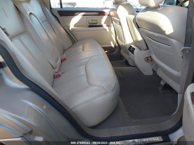 2005 LINCOLN TOWN CAR SIGNATURE LIMITED VIN: 1LNHM82W55Y637025