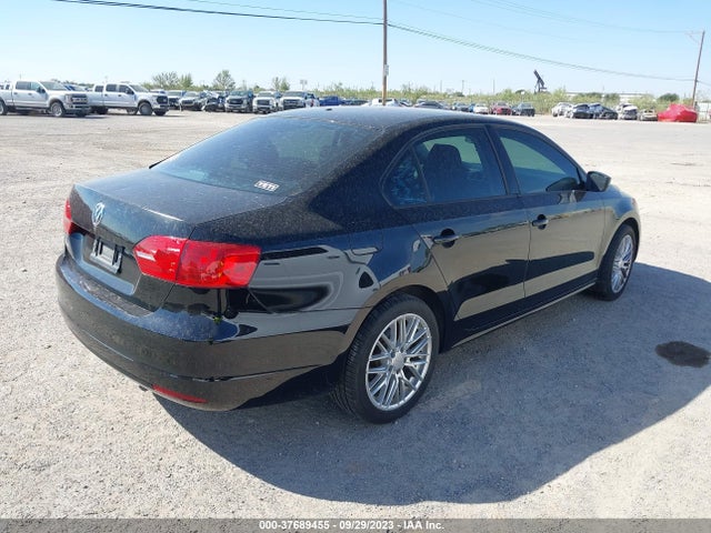 3VW2K7AJ8EM428855 Volkswagen Jetta Sedan S