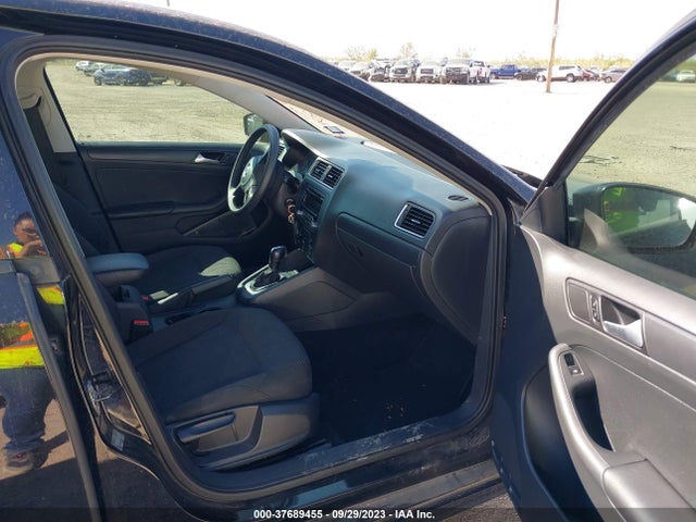 3VW2K7AJ8EM428855 Volkswagen Jetta Sedan S