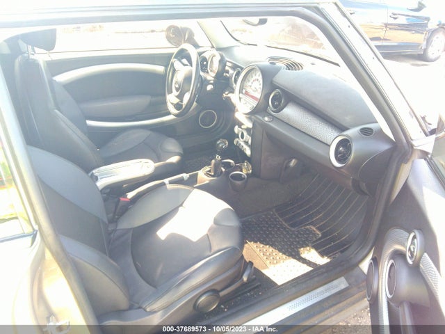 2009 MINI COOPER CLUBMAN WMWMM33519TP91565 Photo 4