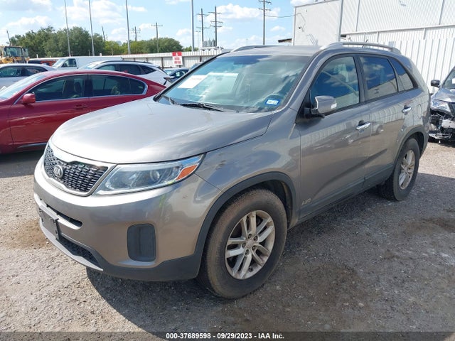 KIA SORENTO LX 2015 5XYKTDA77FG649204 Image 2