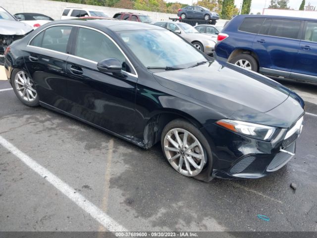WDD3G4EB8KW015250 Mercedes-Benz A-class A 220