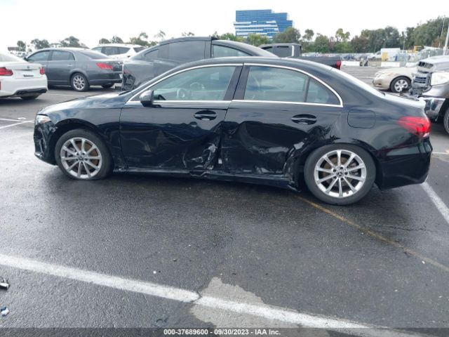 WDD3G4EB8KW015250 Mercedes-Benz A-class A 220