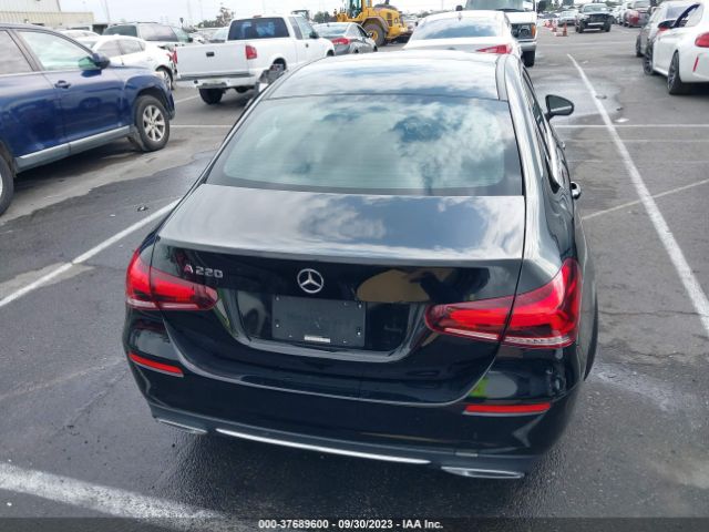 WDD3G4EB8KW015250 Mercedes-Benz A-class A 220