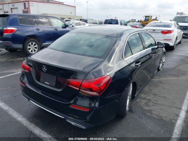WDD3G4EB8KW015250 Mercedes-Benz A-class A 220