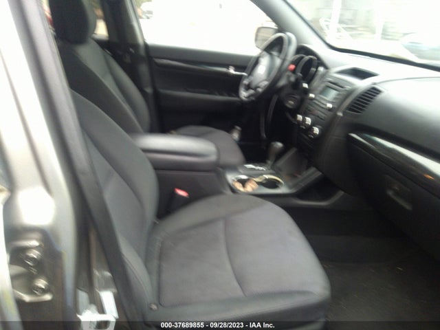 2013 KIA SORENTO LX VIN: 5XYKT3A65DG411219
