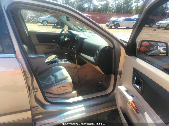 2004 CADILLAC SRX VIN: 1GYEE637240188345
