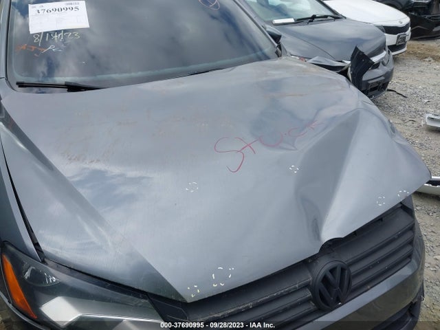 1VWBS7A3XFC013198 Volkswagen Passat 1.8t Se