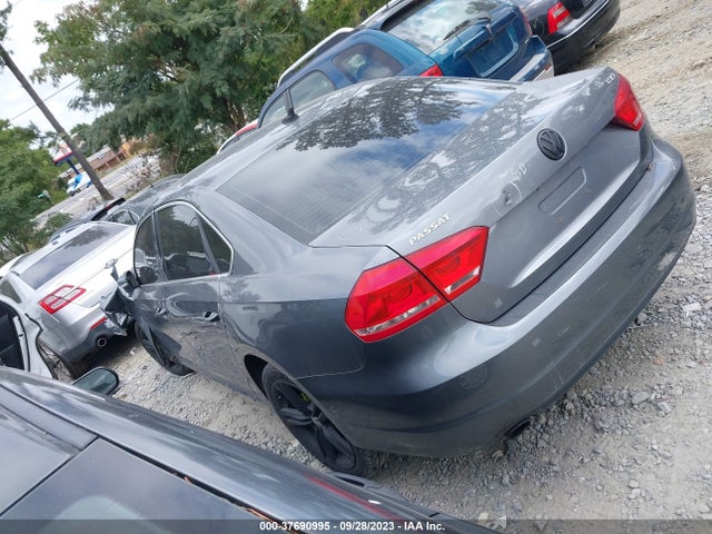 1VWBS7A3XFC013198 Volkswagen Passat 1.8t Se
