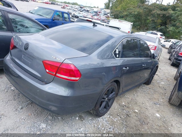 1VWBS7A3XFC013198 Volkswagen Passat 1.8t Se