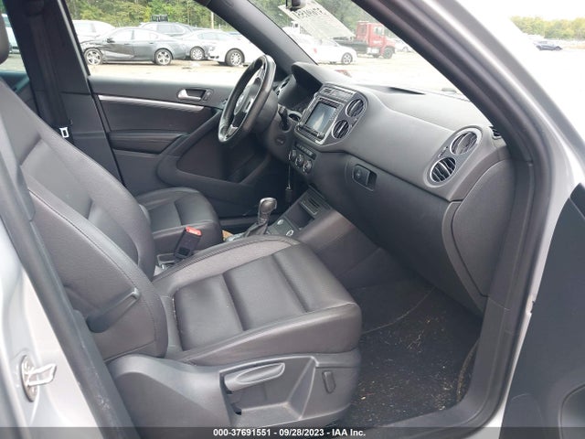 WVGAV7AX2GW085193 Volkswagen Tiguan R-line