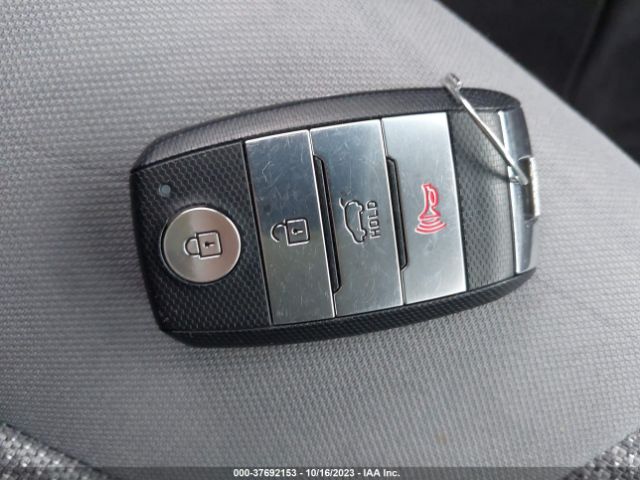 KNDCB3LC9J5108314 KIA NIRO LX