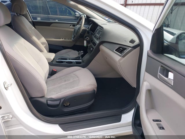 2015 HYUNDAI SONATA 2.4L SE VIN: 5NPE24AF1FH138538