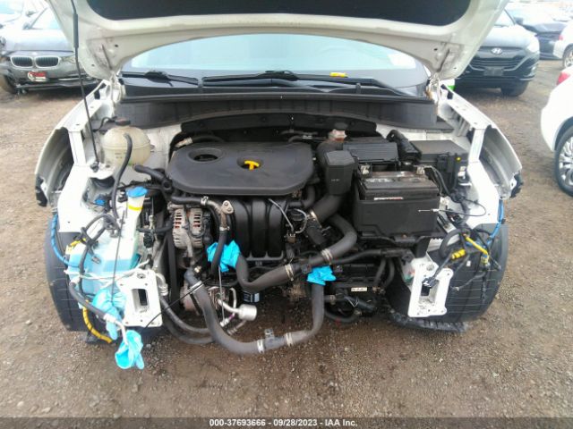 KM8J23A48GU137820 Hyundai TUCSON SE