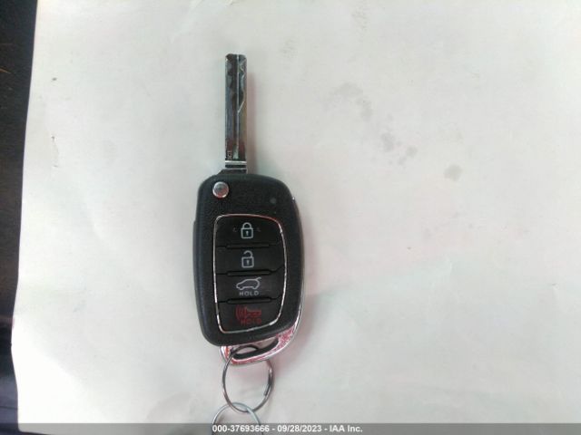 KM8J23A48GU137820 Hyundai TUCSON SE