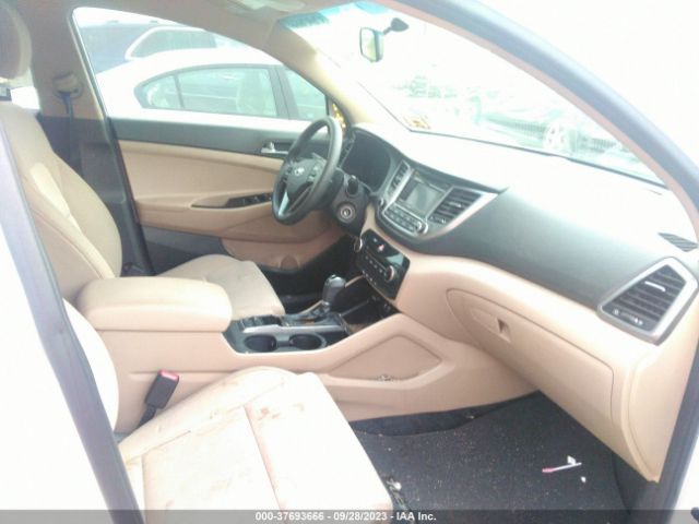 KM8J23A48GU137820 Hyundai TUCSON SE