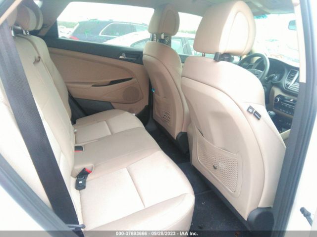 KM8J23A48GU137820 Hyundai TUCSON SE