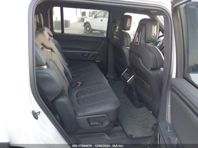 7PDSGABA3PN012049 Rivian R1s Adventure