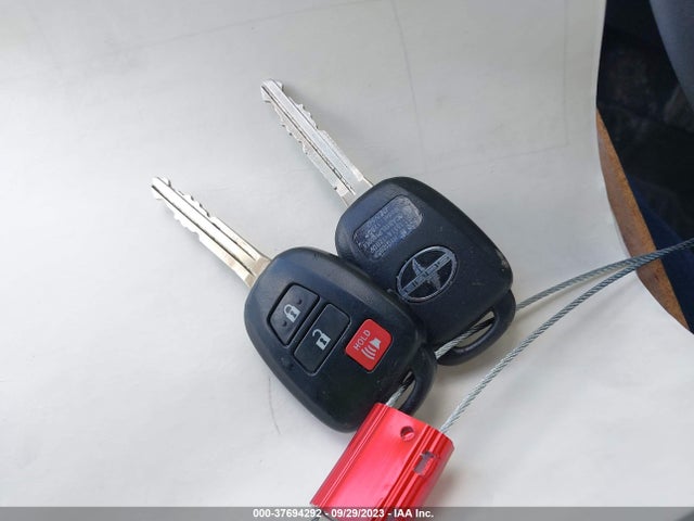 JTLZE4FE1FJ078121 Scion XB