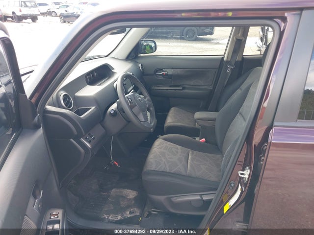 JTLZE4FE1FJ078121 Scion XB