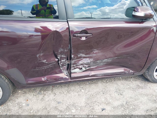 JTLZE4FE1FJ078121 Scion XB