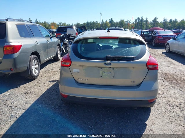 Ford FOCUS SE 2015 1FADP3K29FL380966 Image 17