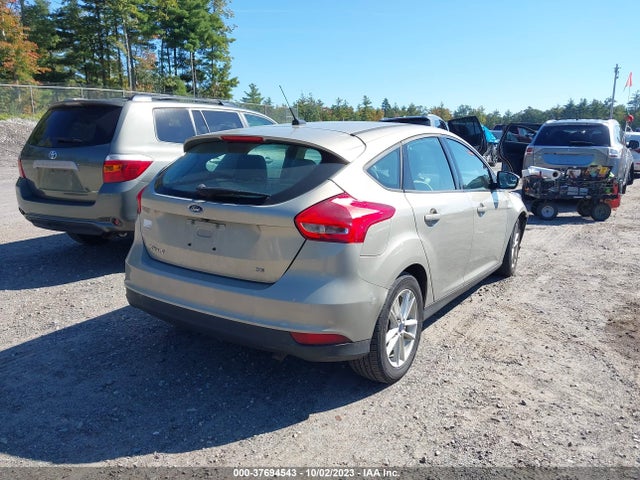 Ford FOCUS SE 2015 1FADP3K29FL380966 Image 4