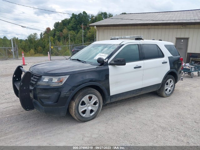 Ford UTILITY POLICE 2016 1FM5K8AR2GGA72374 Image 2