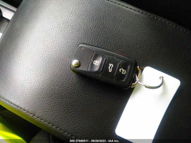 WVGAV7AX4GW052678 Volkswagen Tiguan R-line