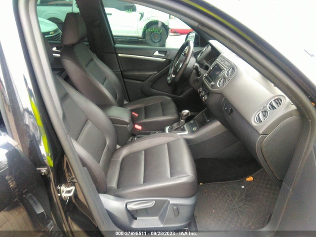 WVGAV7AX4GW052678 Volkswagen Tiguan R-line