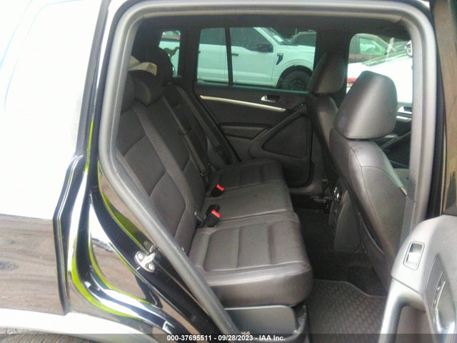 WVGAV7AX4GW052678 Volkswagen Tiguan R-line
