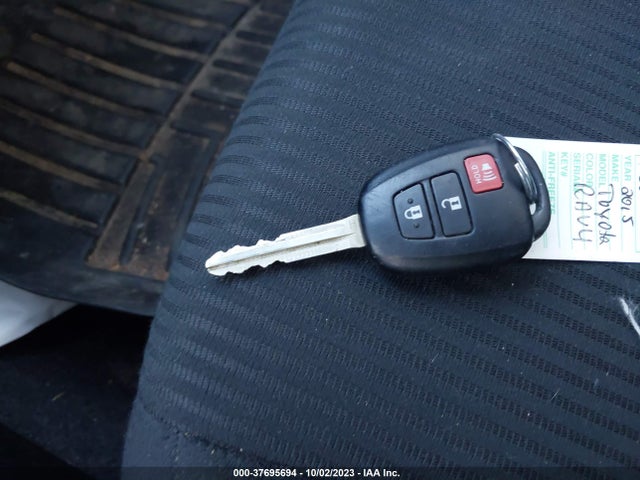 2015 TOYOTA RAV4 XLE VIN: 2T3RFREV5FW254290
