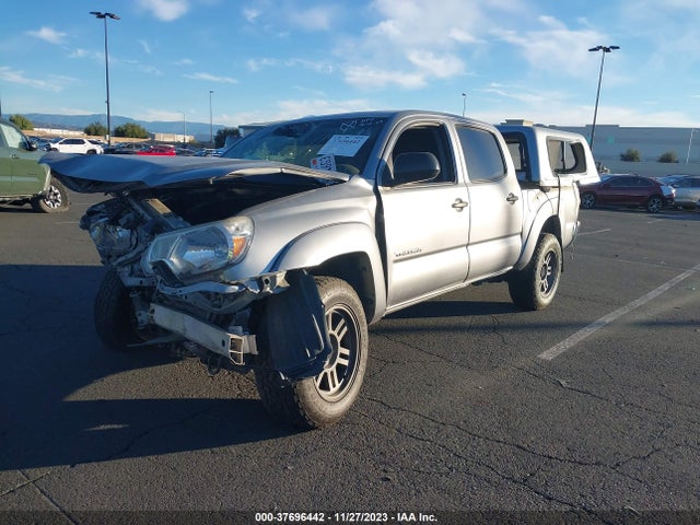 Toyota TACOMA 2015 5TFJX4CNXFX049690 Image 2
