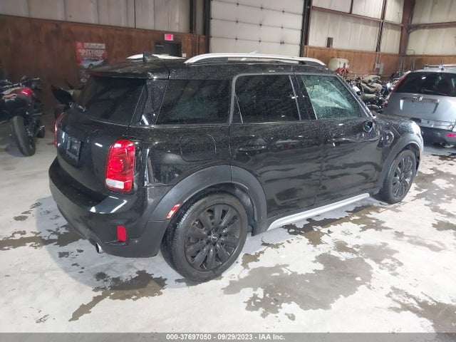 2018 MINI COUNTRYMAN WMZYT5C3XJ3D82599 Photo 3