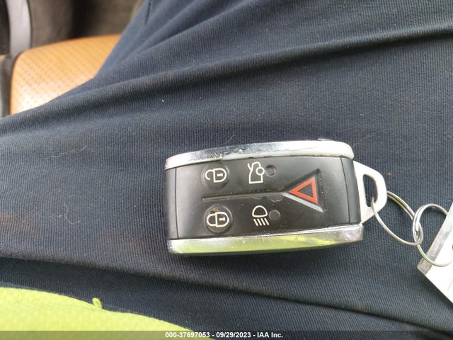 2012 JAGUAR XF SAJWA0HB7CLS22293 Photo 10