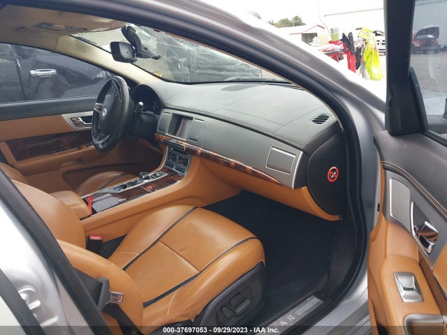 2012 JAGUAR XF SAJWA0HB7CLS22293 Photo 4