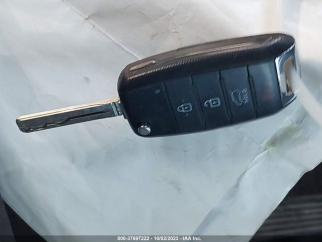 KNDJN2A22H7438099 KIA Soul Base