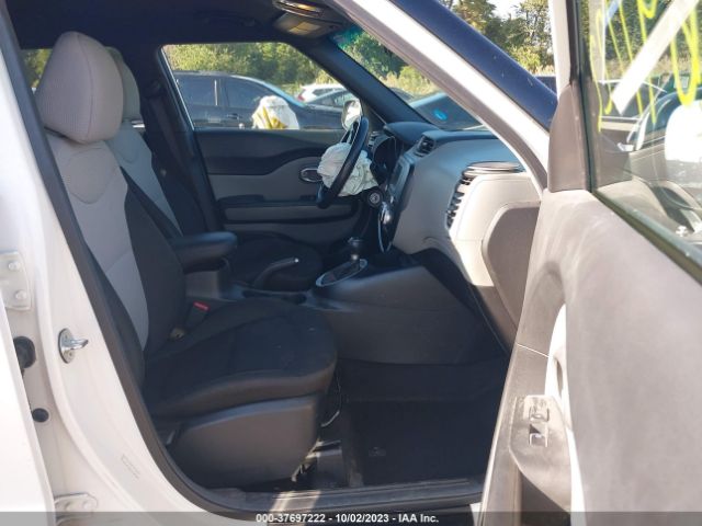 KNDJN2A22H7438099 KIA Soul Base