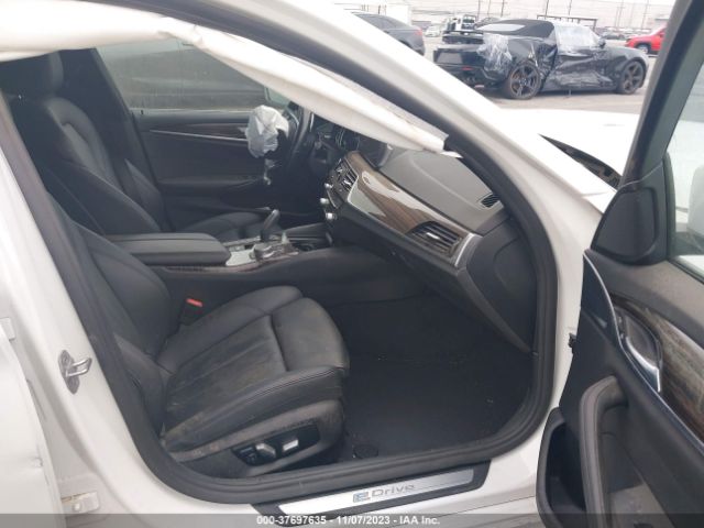 WBAJA9C50JB251231 BMW 5 Series 530e Iperformance
