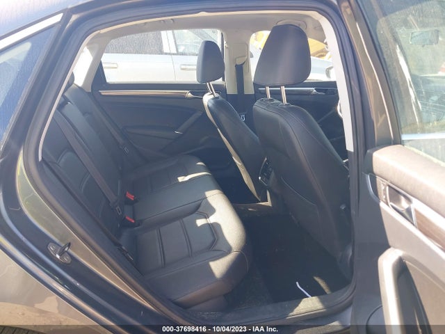 1VWBT7A33HC075557 Volkswagen Passat 1.8t Se