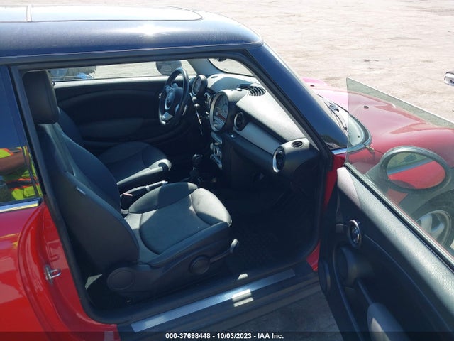 2009 MINI COOPER HARDTOP WMWMF33589TT69951 Photo 4