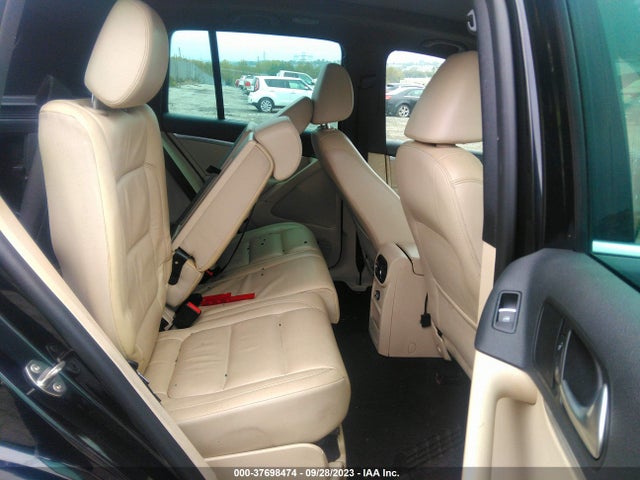 WVGBV7AX8FW109208 Volkswagen Tiguan R-line
