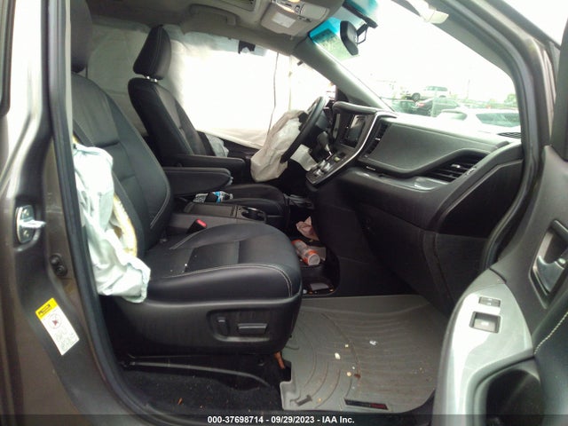 2017 TOYOTA SIENNA SE VIN: 5TDXZ3DC2HS831910