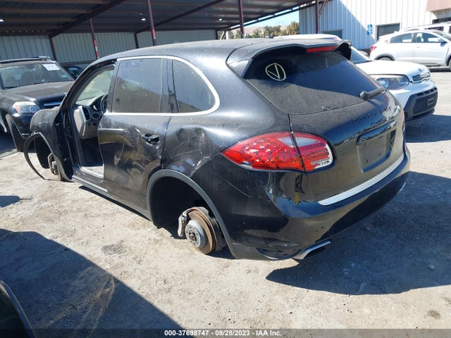 2011 PORSCHE CAYENNE WP1AB2A24BLA46814 Photo 2