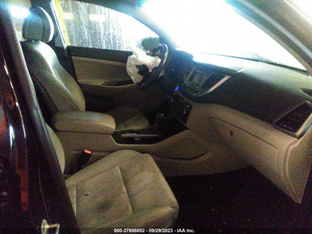KM8J3CA25HU280012 Hyundai Tucson Sport