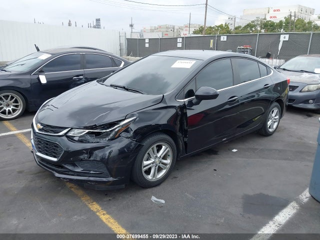 Chevrolet Cruze Lt Auto 2018 1G1BE5SM2J7247755 Image 2