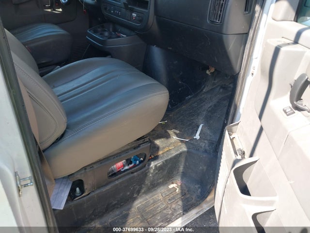 Chevrolet EXPRESS CARGO VAN 2019 1GCWGAFP9K1283530 Image 5