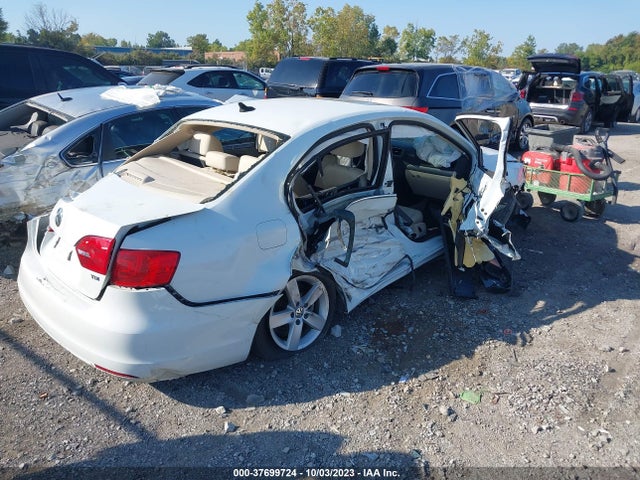3VWLL7AJ3EM424102 Volkswagen Jetta Sedan Tdi W/premium