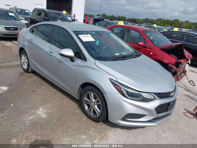 Chevrolet CRUZE LT 2018 1G1BE5SM2J7110623 Image 1